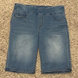 Gloria Vanderbilt Amanda Denim Slimming Bermuda Shorts, size 16